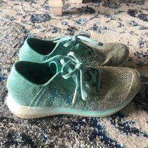 Worn womens Under Armour threadborne blur running sneakers, size 5.5
